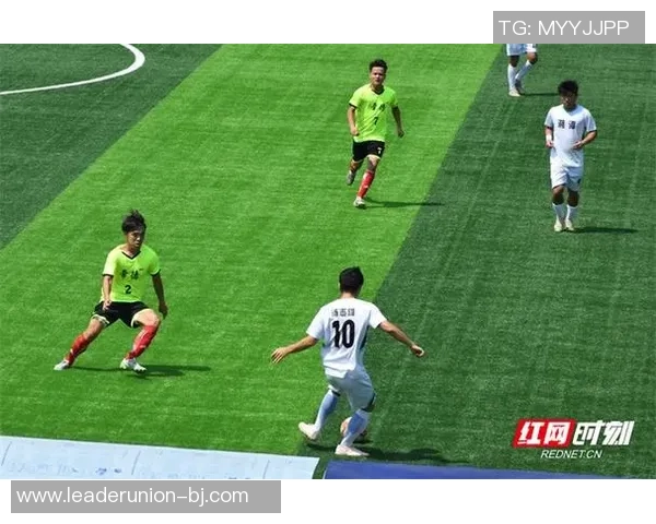 足球初赛激战正酣各队全力以赴争夺晋级名额精彩瞬间不容错过